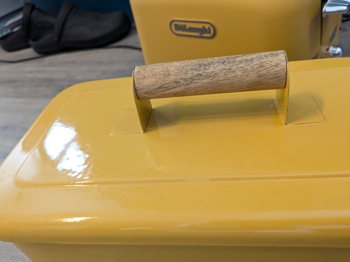 Mustard yellow 4 slice toaster and bread bin