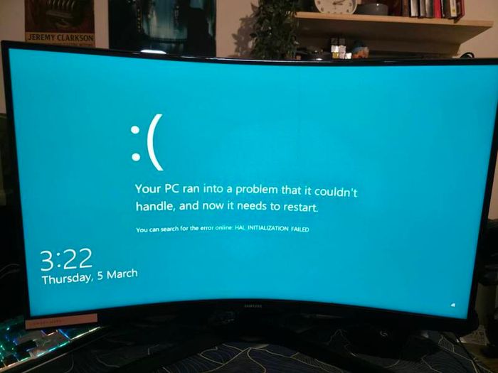 Samsung Odyssey G7 32INCH Curved Gaming Monitor Broken)