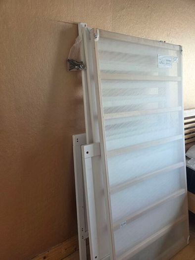 White cot
