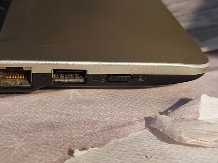 Lenovo Ideapad U350, Model 2963, Intel Core 2 Solo CPU U3500, 1.4GHz, 4GB Ram, 230GB SSD,  Windows 7 professional 32 bit, Opera, Firefox, Chrome and VLC