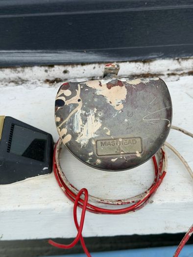 Masthead marine navigation light housing