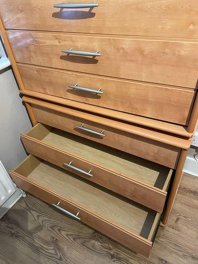 chest of drawers