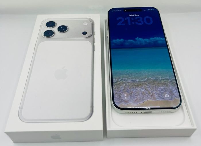 iphone 17 Pro Max Silver 256 GB " Mint "