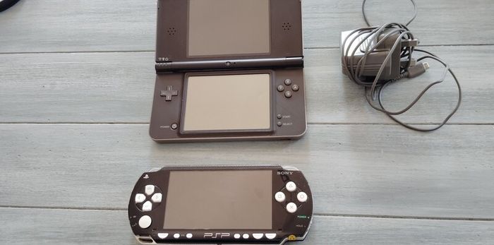Consoles psp Nintendo dsi xl for parts repair