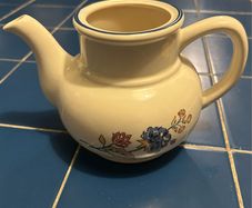 Carrigaline pottery teapot