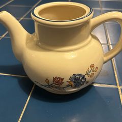 Carrigaline pottery teapot