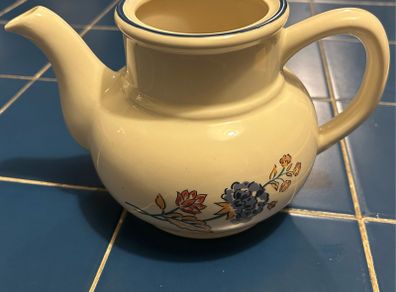 Carrigaline pottery teapot
