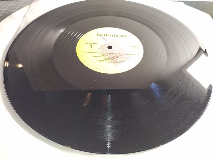 Bassheads - Is There Anybody Out There? - Deconstruction Records - BANGIN 90s Piano ACID Vocal HOUSE BANGER!