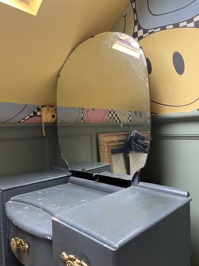 dressing table and mirror