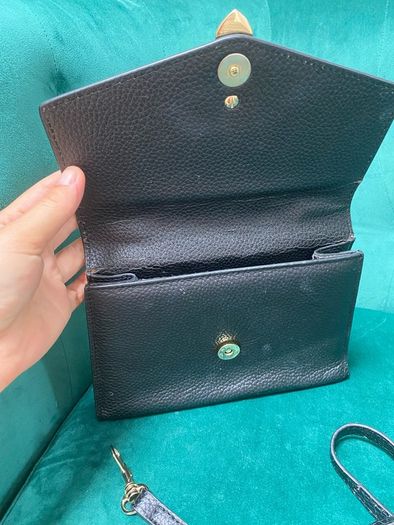 black handbag