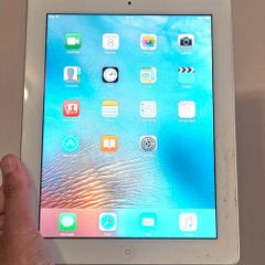 iPad 2- Sell only to Ireland - Fully Unlocked & Clean iCloud