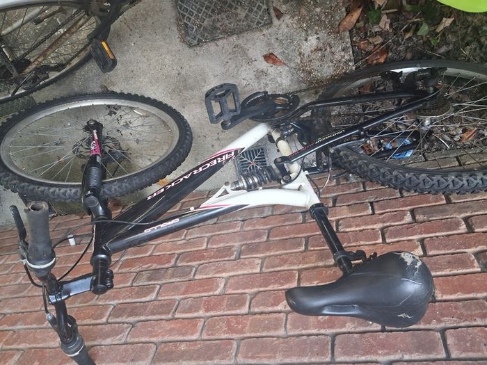 Ladies Bike 26"Wheelsw.FrontSusp.+2MountainB.+ 1VintageB.VeryGoodCondition