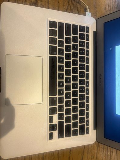 Apple MacBook Air 13 2014 with 110 Battery cycle!
