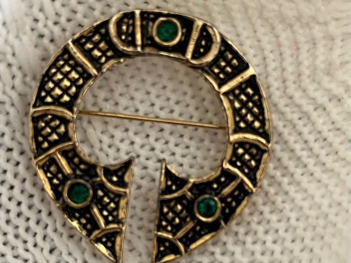 brooch
