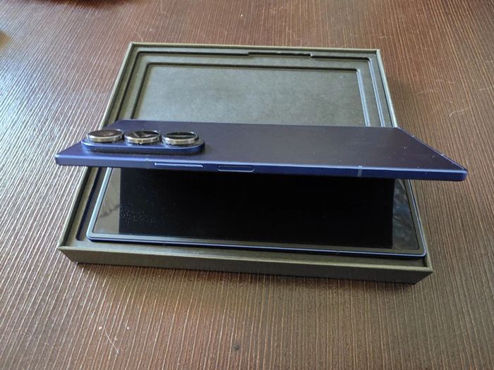 Samsung Galaxy Z Fold7 512GB - Never Used - Mint - Samsung Warranty