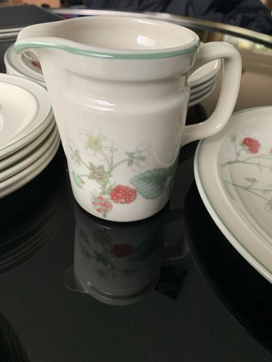 Wedgwood raspberry cane vintage set
