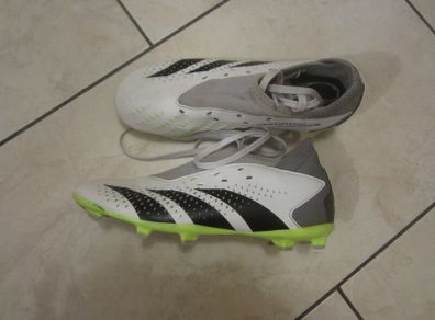 ADIDAS Predator  size 5