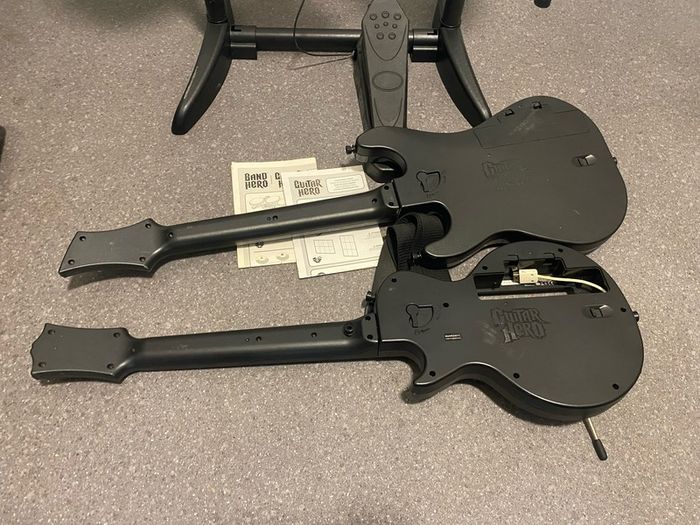 READ Wii Band Hero Guitar Nintendo
