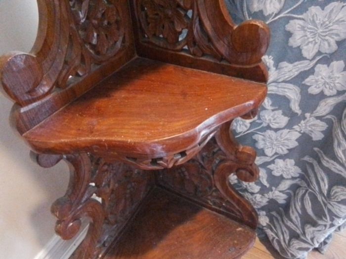Carved& Pierced Corner Display Unit