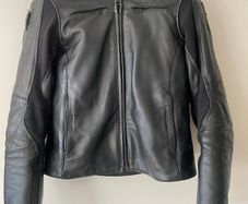 Woman's dainese leather jacket with back protector and liner