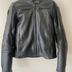 Woman's dainese leather jacket with back protector and liner