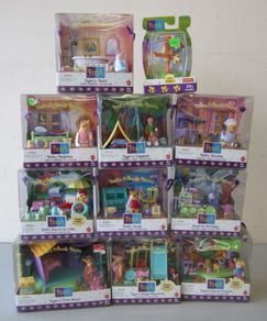 Winnie the Pooh playsets & hardback book