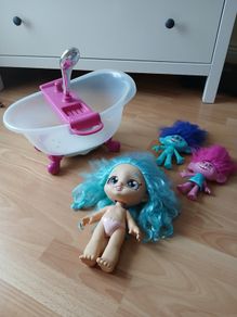 Toys singing Trolls Doll Bath 8e for the lot