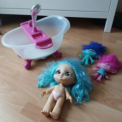 Toys singing Trolls Doll Bath 8e for the lot