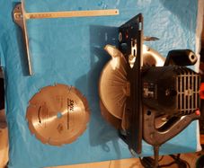 SKIL Circular SAW 5366 F0155366 67, with spar casbide tipped Blade in Hard Case and in excellent condition