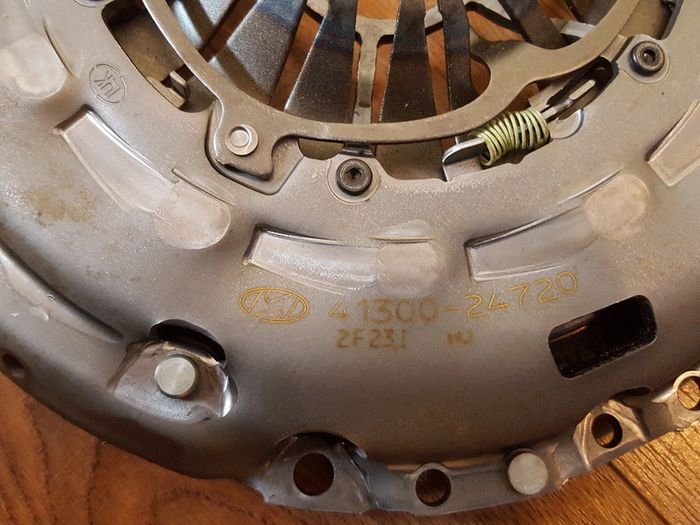 2.0 CRDi Complete clutch kit with dual mass flywheel KIA Sportage Carens II III Ceed Magentis HYUNDAI i30 Tucson Sonata