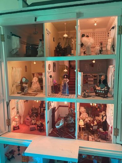 Stunning approx 140cm high 4 story extra large Georgian dolls house with contents, servants quarters and separate garage