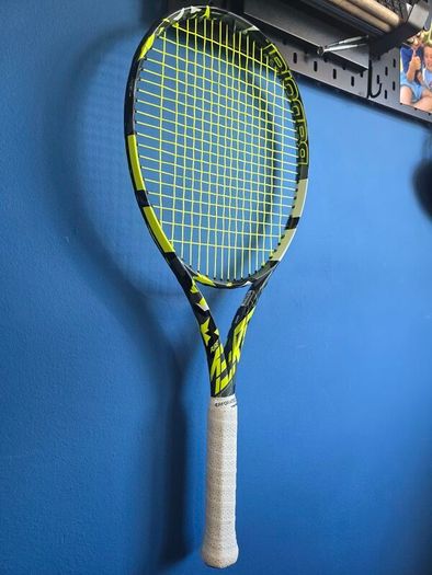 Babloat Pure Aero 100 Tennis Racquet