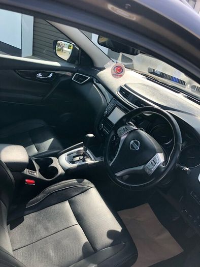Nissan Qashqai 1.6 diesel Auto Luxury trim