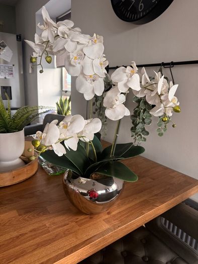 artificial flower pot