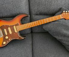 Larry Carlton Sire S7