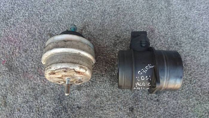 Genuine Audi a4 b6 b7 saloon estate floor mats carpet. Three spoke s-line multy function steering wheel airbag glove box etc.. Parts breaking