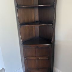 Corner storage unit