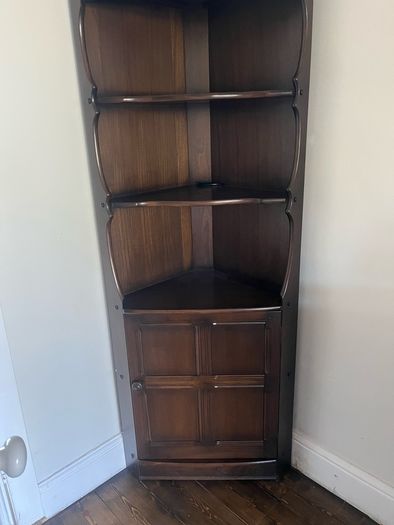 Corner storage unit