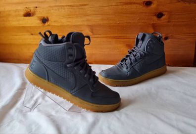 2019 nike court Borough winter Size 6 eu 39 grey In excellent condition