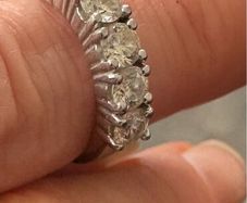 Beautiful 18ct 7 beautiful Diamonds . Never worn.