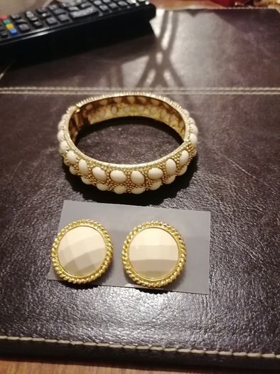 Brecelet/Bangle with Earrings