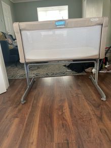 Graco Sweet2Sleep Bedside Crib. Like new