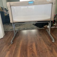 Graco Sweet2Sleep Bedside Crib. Like new