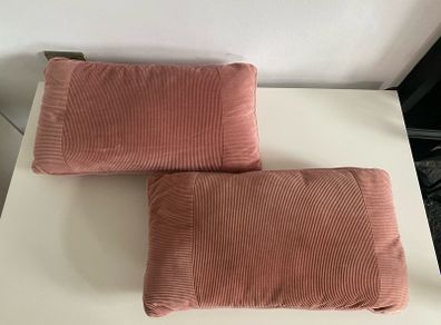 2 pink cushions