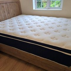 Like New kingsize 36cm deep mattress super comfy