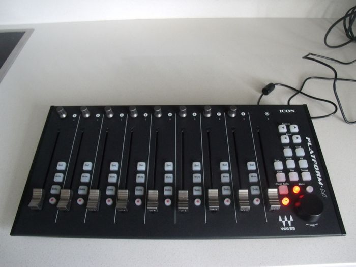 icon pro audio  Platform M+ Midi/audio DAW controller with motorized faders - As new