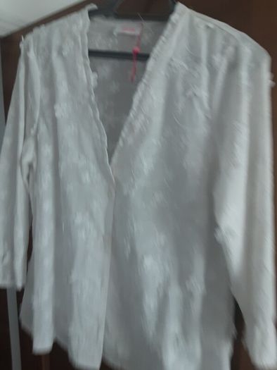 ladies white detailed blouse