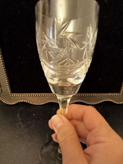 Superb set of 6 wine glasses High quality 24%lead crystal, similar to Waterford