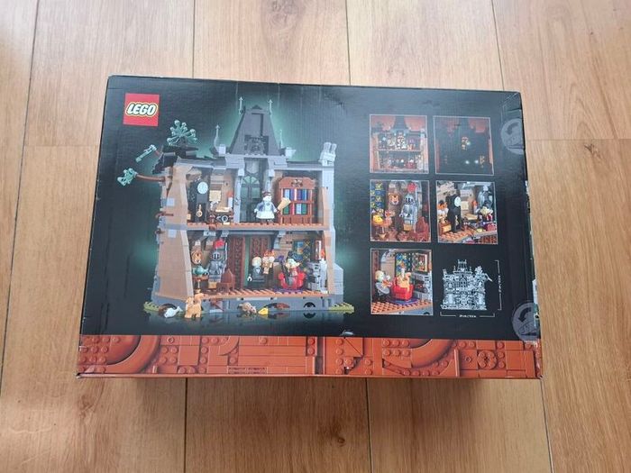 LEGO Icons 11383 Midnight Valley Collection: Mayor Manor