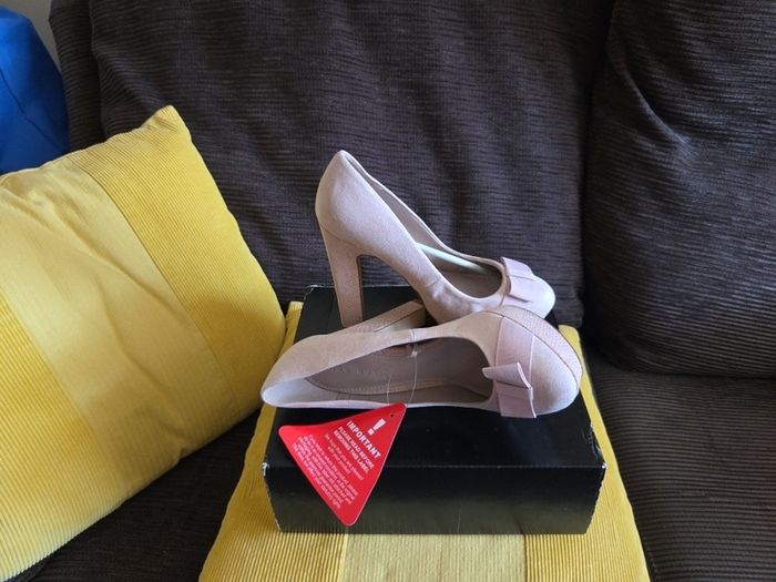 Brand New In original  box Shoe Box High Heels